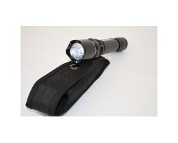 Lampe torche à LED compacte et ultra puissante - Assault58